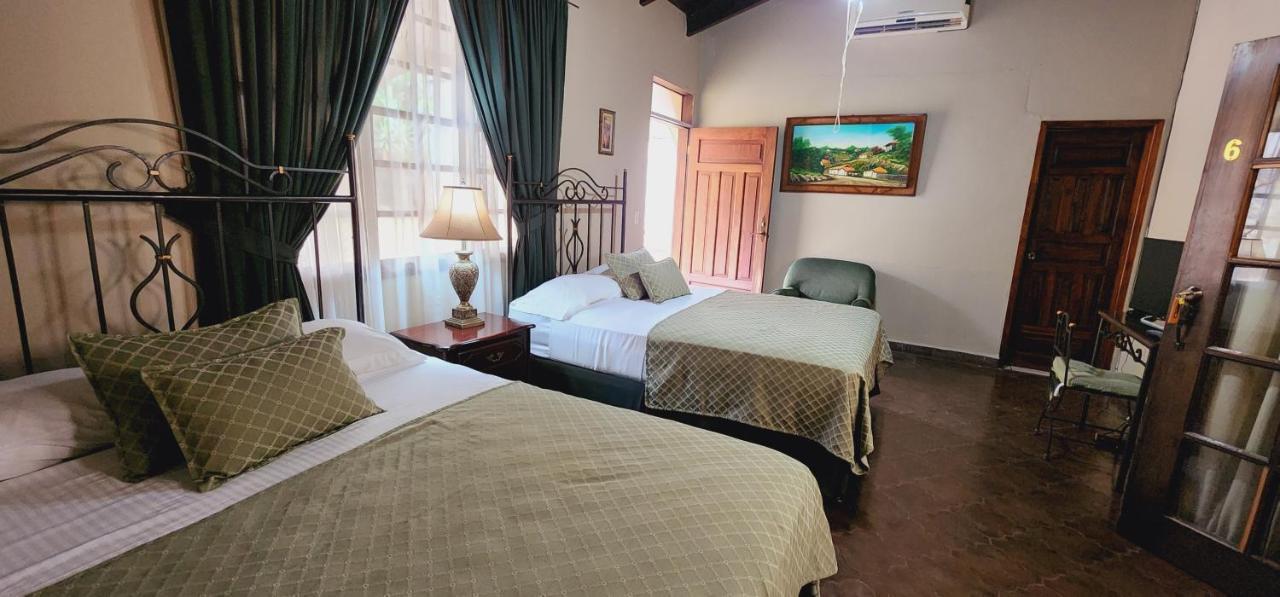 Camilas Hotel 圣佩德罗苏拉 外观 照片